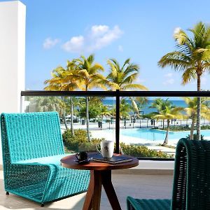 Suite Junior con Vistas a la Piscina